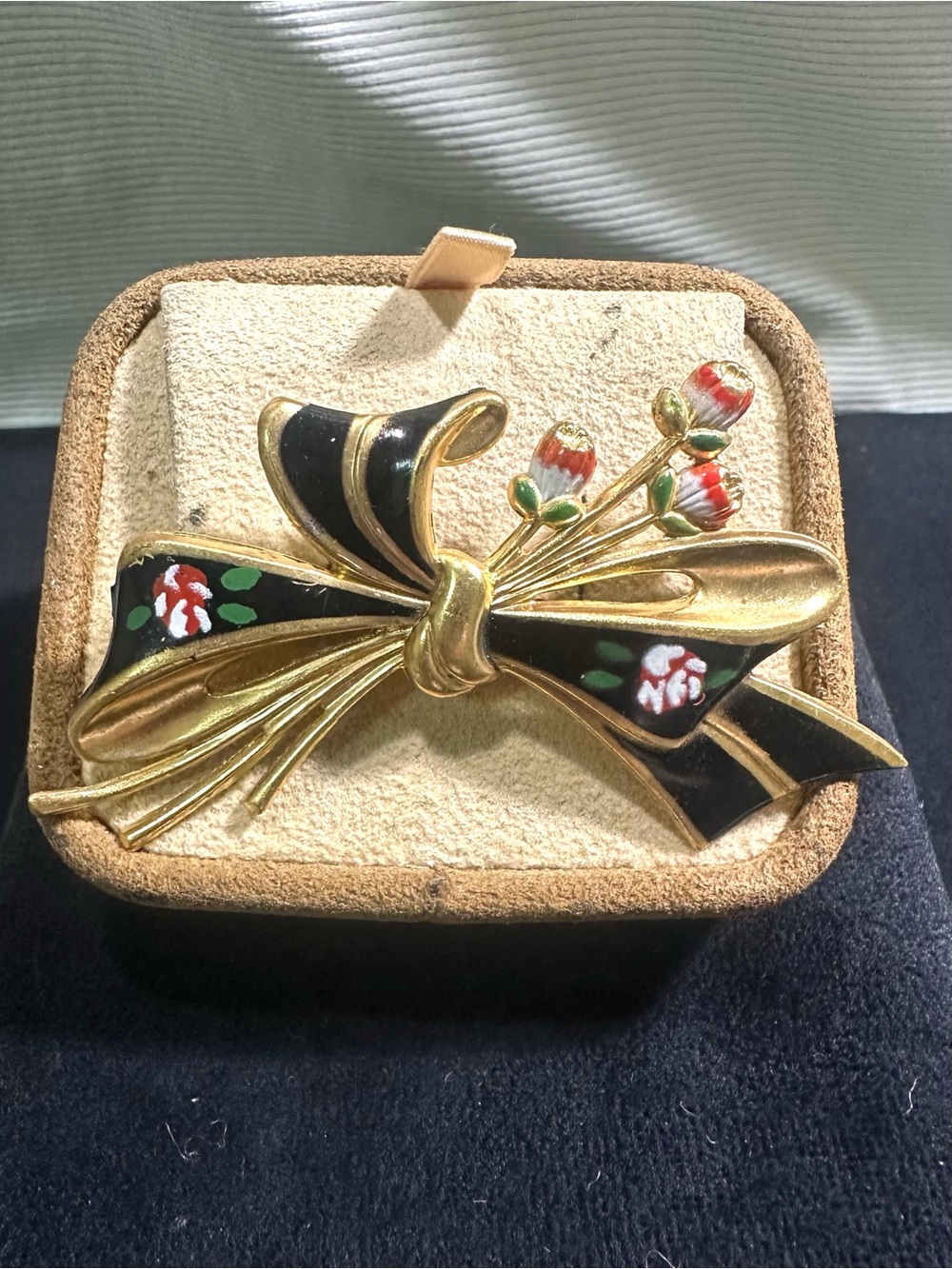 🔥Lovely Enameled Metal Black Bow & Flowers Accent Brooch / C-clasp